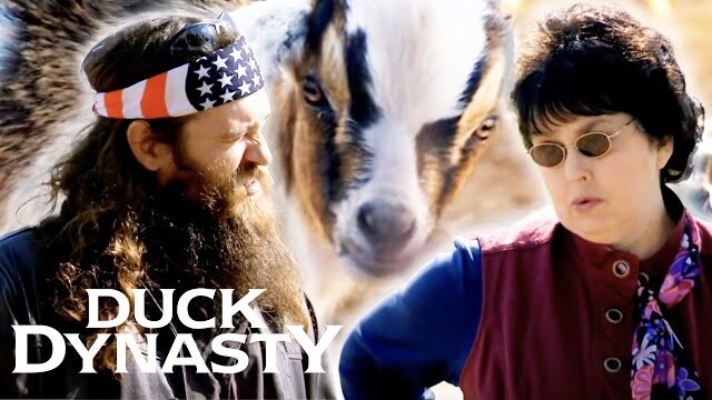Willie Buys GOATS for Miss Kay (Season 1) | Duck Dynasty
