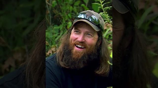 Si Makes a HORRIBLE MISTAKE While Berry Tasting | Duck Dynasty | #shorts
