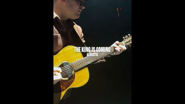 The King Is Coming | Acoustic Session | Crossroads Music