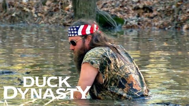 Duck Dynasty: Jase and Willie Challenge Alan and Jep to a Survival Race