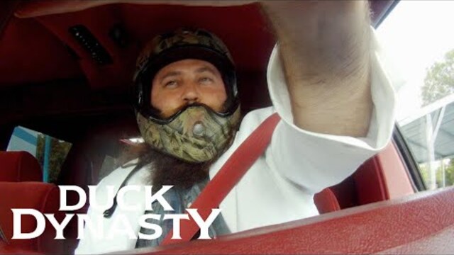 Duck Dynasty: Willie Races a Pro Race Car Driver