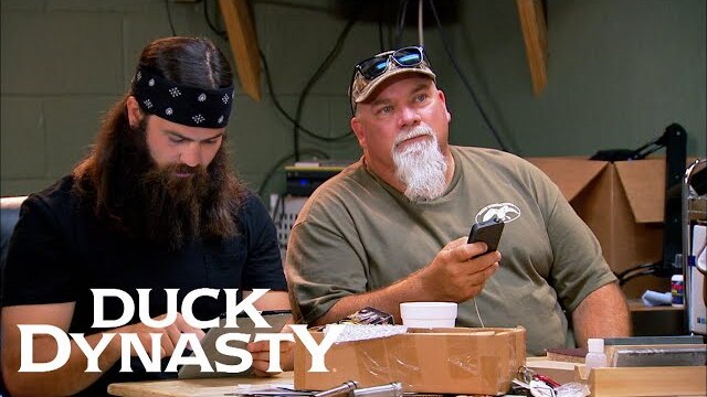Willie SPARKS a Day With NO Wifi (Season 4) | Duck Dynasty