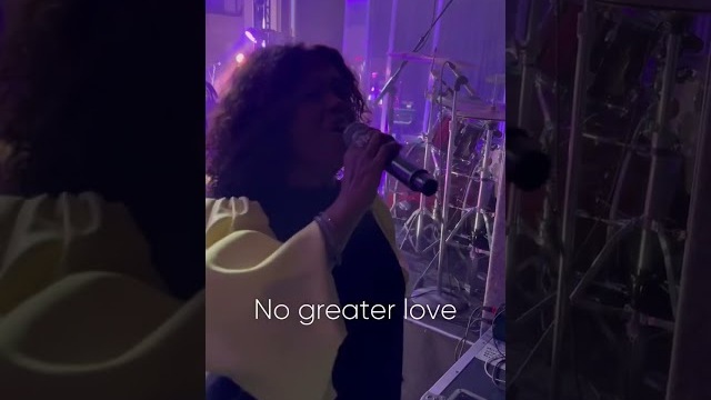 CeCe Winans’ Concert in San Diego (extends song backstage)