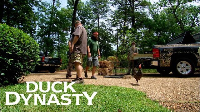 Jase Sets the Yard ON FIRE (Season 2) | Duck Dynasty