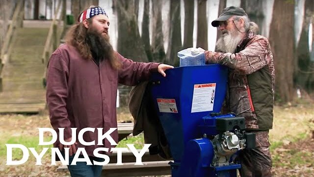 Duck Dynasty: Willie Competes with Si for a Woodchipper