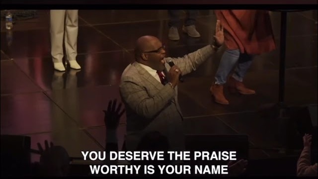 CeCe Winans Passes Mic to Marvin Winans During Worship