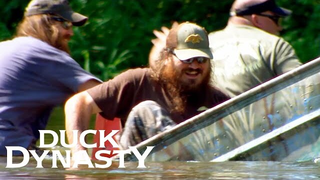 DISASTER STRIKES When Jase's Boat Goes Down (Season 2) | Duck Dynasty