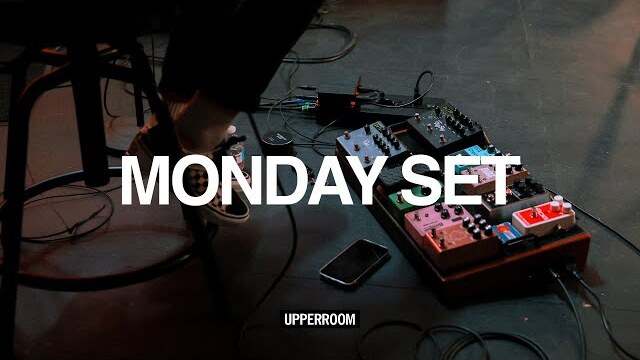 UPPERROOM Monday Set