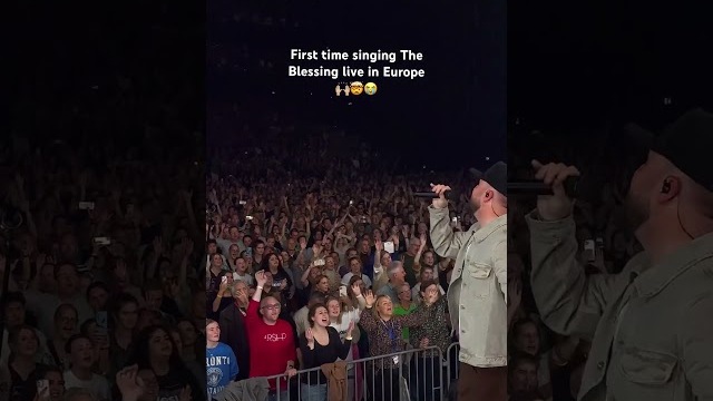 First time singing The Blessing live in Europe 🙌🏼🤯😭 #worship