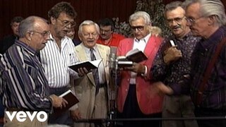 Bill & Gloria Gaither - Give the World a Smile (Live)